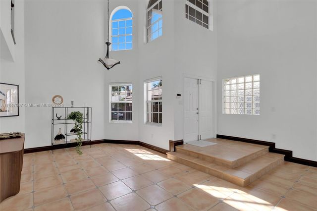 7301 NW 107th Pl, Doral, FL 33178