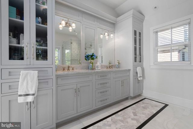 2996 N SUGAN RD, Solebury, PA 18963