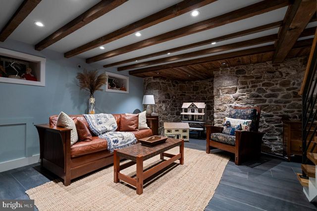 2996 N SUGAN RD, Solebury, PA 18963