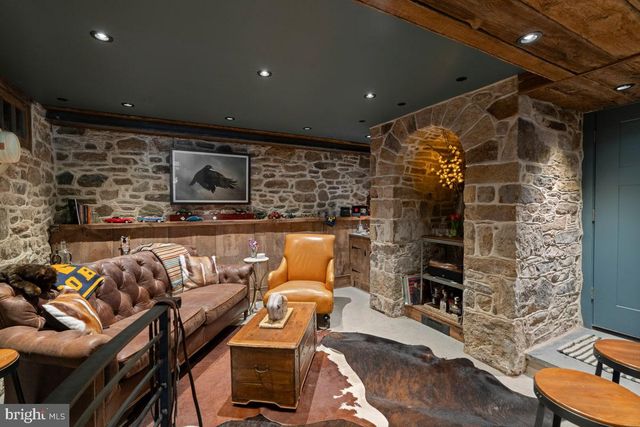 2996 N SUGAN RD, Solebury, PA 18963