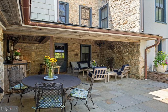 2996 N SUGAN RD, Solebury, PA 18963