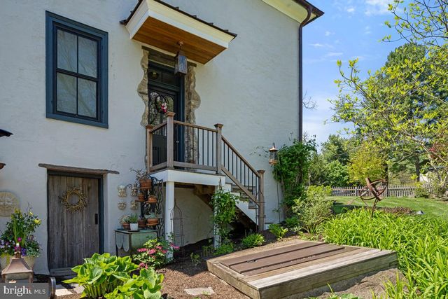 2996 N SUGAN RD, Solebury, PA 18963