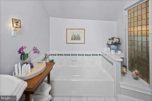 2996 N SUGAN RD, Solebury, PA 18963