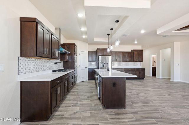 331 Apodaca Road, Socorro, TX 79927