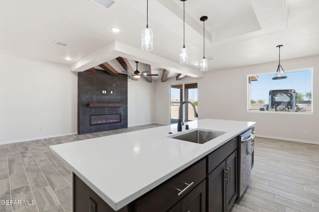 331 Apodaca Road, Socorro, TX 79927