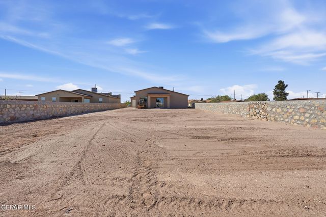 331 Apodaca Road, Socorro, TX 79927