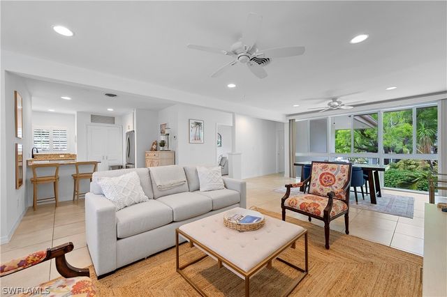 1340 Crayton RD 4, Naples, FL 34102