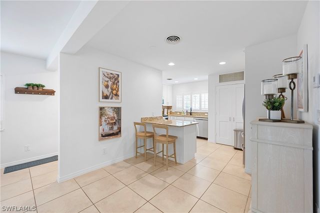 1340 Crayton RD 4, Naples, FL 34102