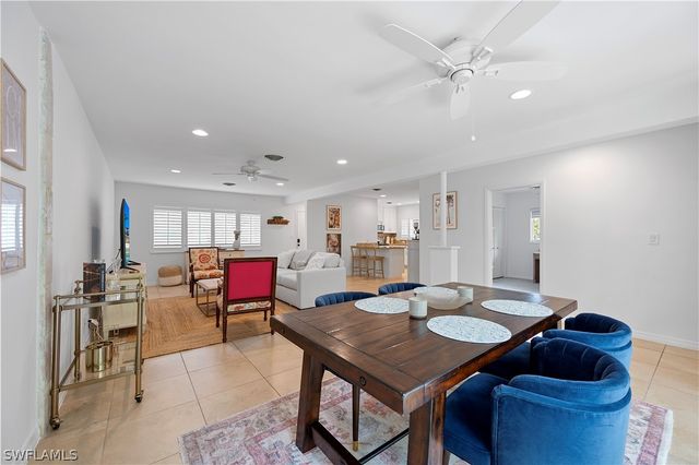 1340 Crayton RD 4, Naples, FL 34102