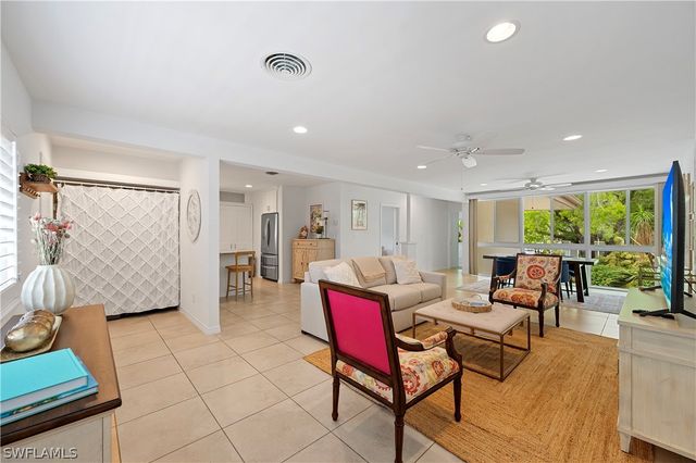 1340 Crayton RD 4, Naples, FL 34102