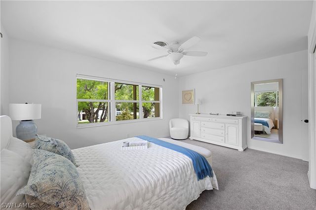 1340 Crayton RD 4, Naples, FL 34102