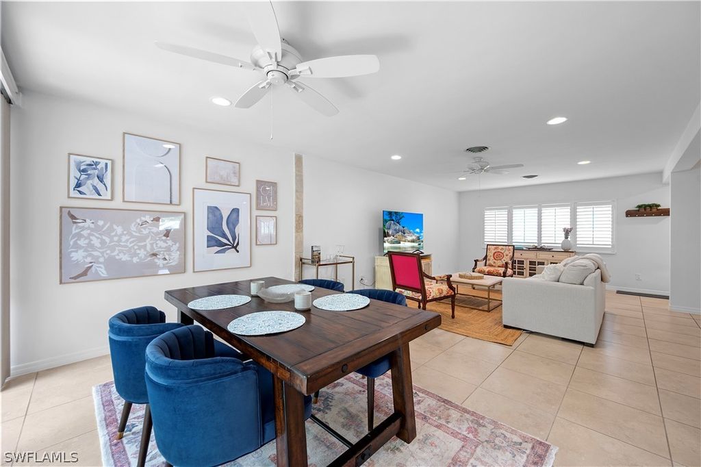 1340 Crayton RD 4, Naples, FL 34102