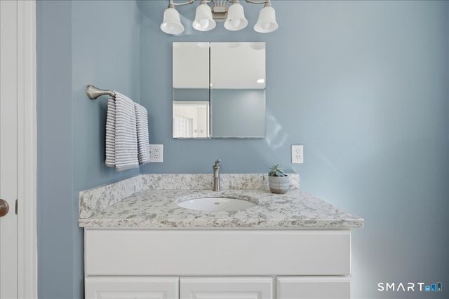 559 Route 81 Route, Killingworth, CT 06419