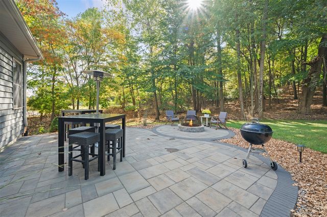 1560 Stonecreek Drive, Niles, MI 49120