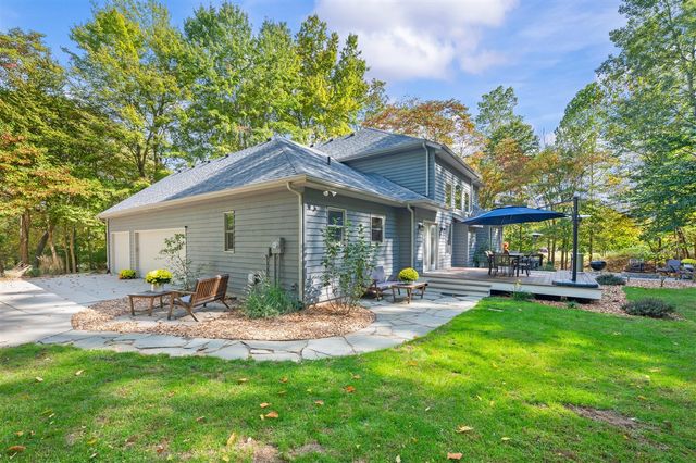 1560 Stonecreek Drive, Niles, MI 49120