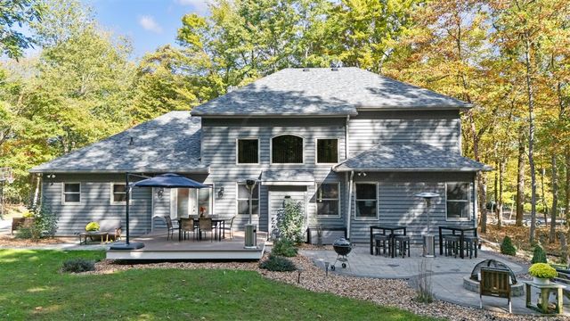 1560 Stonecreek Drive, Niles, MI 49120