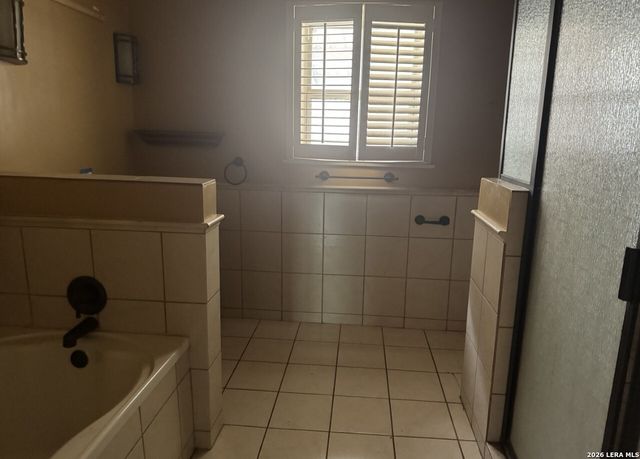 2204 EDISON DR, San Antonio, TX 78201