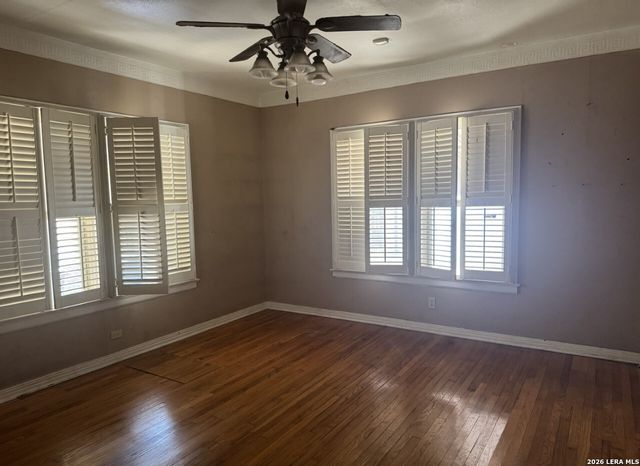 2204 EDISON DR, San Antonio, TX 78201