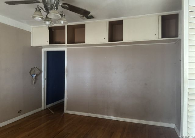 2204 EDISON DR, San Antonio, TX 78201