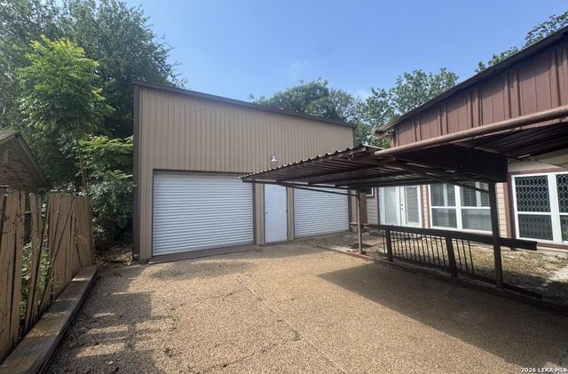 2204 EDISON DR, San Antonio, TX 78201
