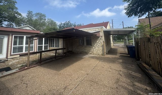 2204 EDISON DR, San Antonio, TX 78201