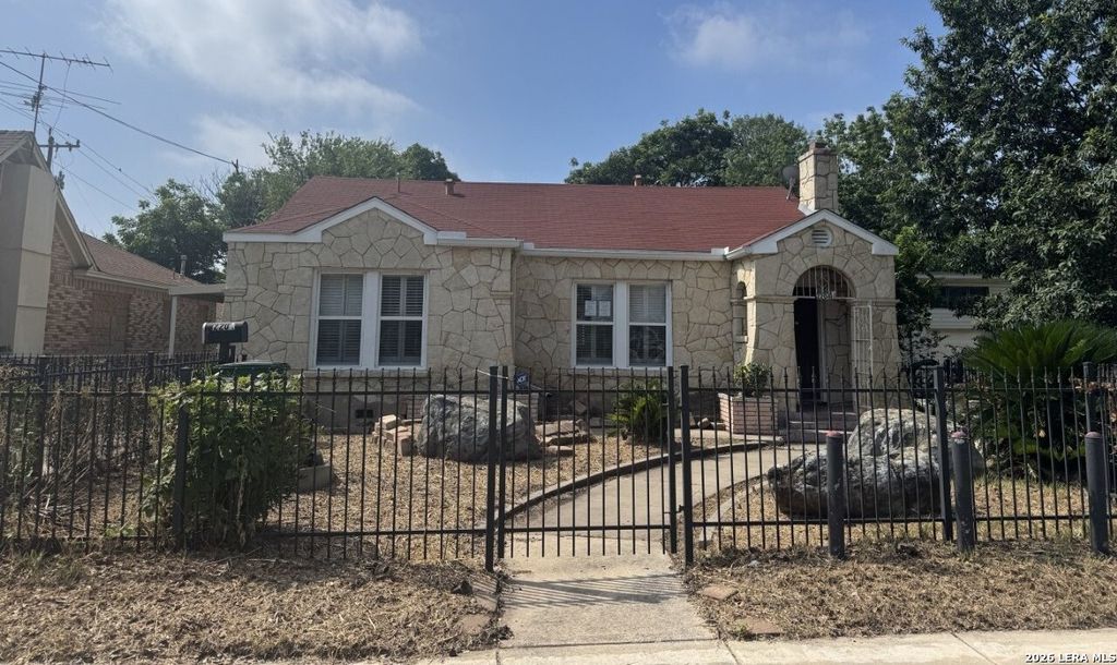 2204 EDISON DR, San Antonio, TX 78201