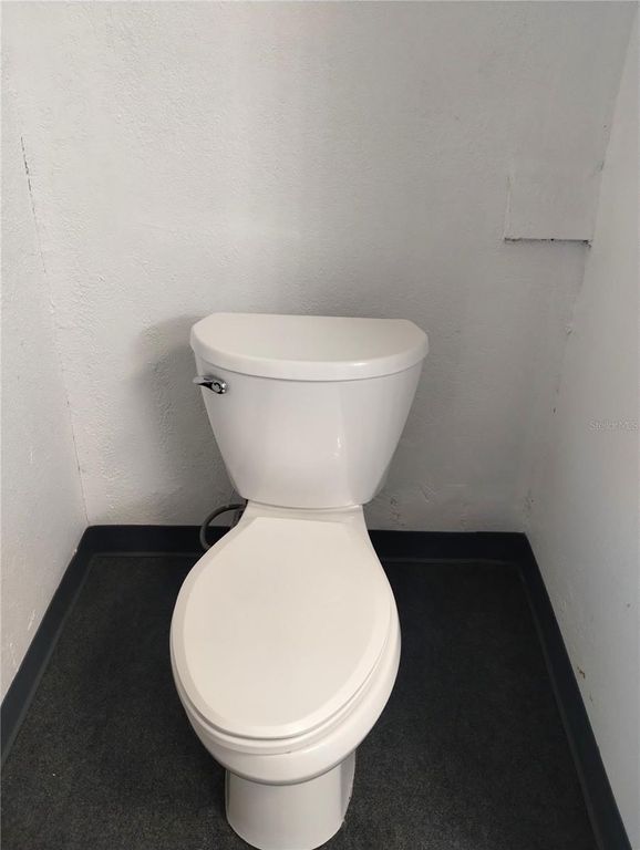 Image 18 of property listing at 417 E MAIN STREET, Dundee, FL 33838