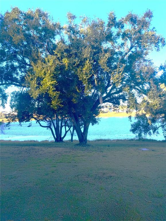 Image 23 of property listing at 417 E MAIN STREET, Dundee, FL 33838