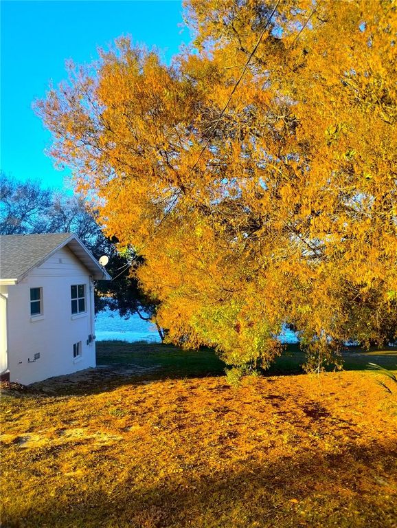 Image 4 of property listing at 417 E MAIN STREET, Dundee, FL 33838