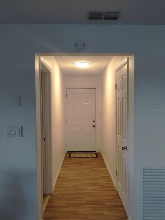 Image 7 of property listing at 417 E MAIN STREET, Dundee, FL 33838