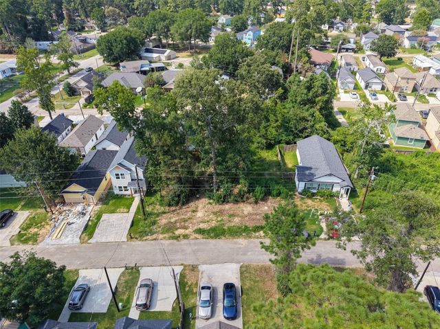 16712 E Ivanhoe, Montgomery, TX 77316