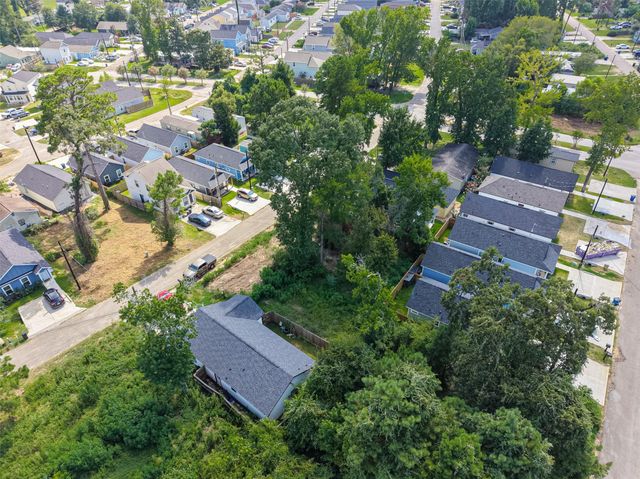 16712 E Ivanhoe, Montgomery, TX 77316