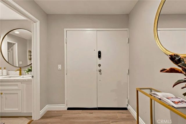 18324 Clark 110, Tarzana, CA 91356