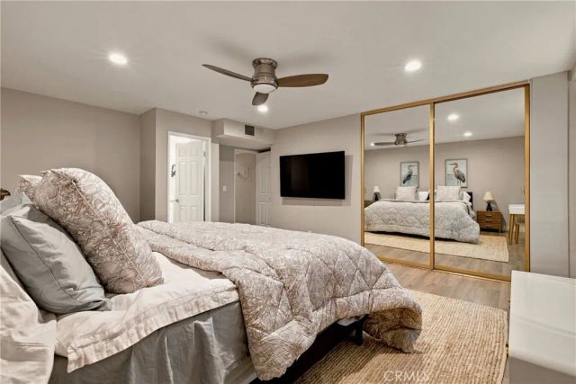18324 Clark 110, Tarzana, CA 91356