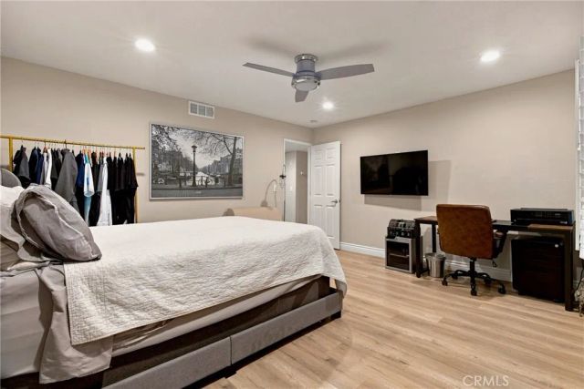 18324 Clark 110, Tarzana, CA 91356