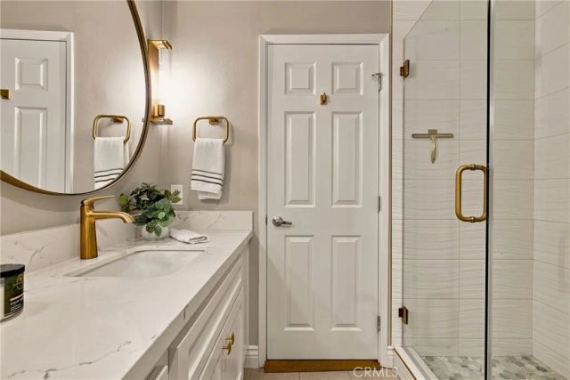 18324 Clark 110, Tarzana, CA 91356
