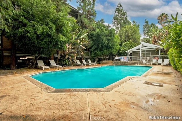 18324 Clark 110, Tarzana, CA 91356
