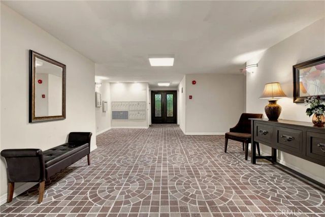 18324 Clark 110, Tarzana, CA 91356