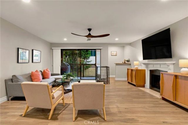 18324 Clark 110, Tarzana, CA 91356