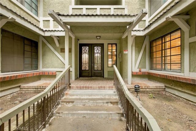 18324 Clark 110, Tarzana, CA 91356