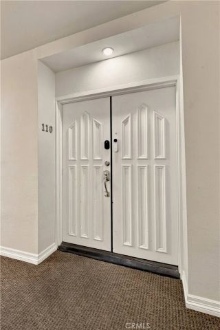 18324 Clark 110, Tarzana, CA 91356