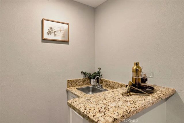 18324 Clark 110, Tarzana, CA 91356