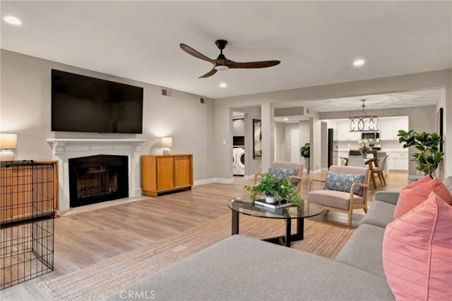 18324 Clark 110, Tarzana, CA 91356