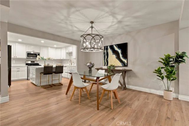 18324 Clark 110, Tarzana, CA 91356