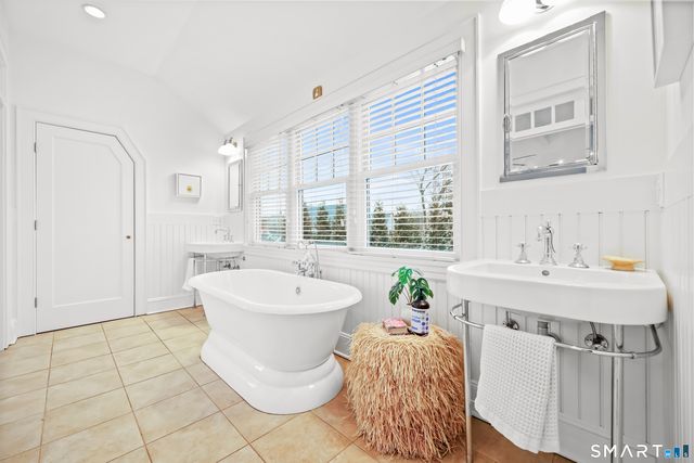 164 Wakeman Road, Fairfield, CT 06824