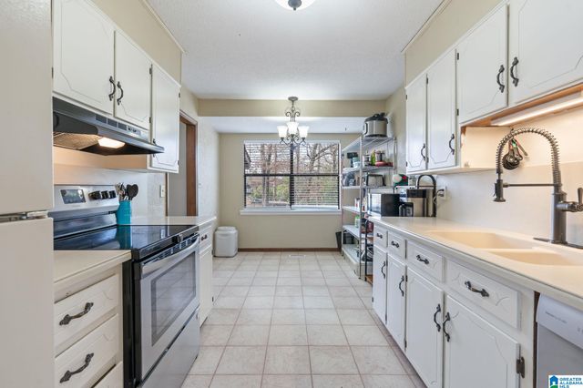 140 SOUTHERN HILLS DRIVE, Calera, AL 35040