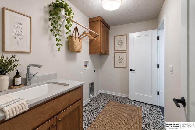10209 S 214th Street, Gretna, NE 68028