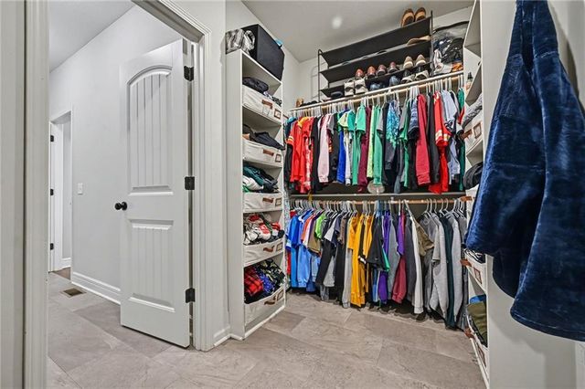 18301 Belinda Drive, Smithville, MO 64089