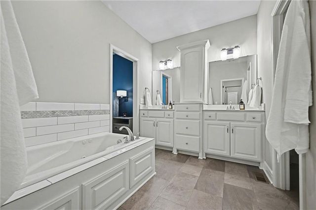 18301 Belinda Drive, Smithville, MO 64089