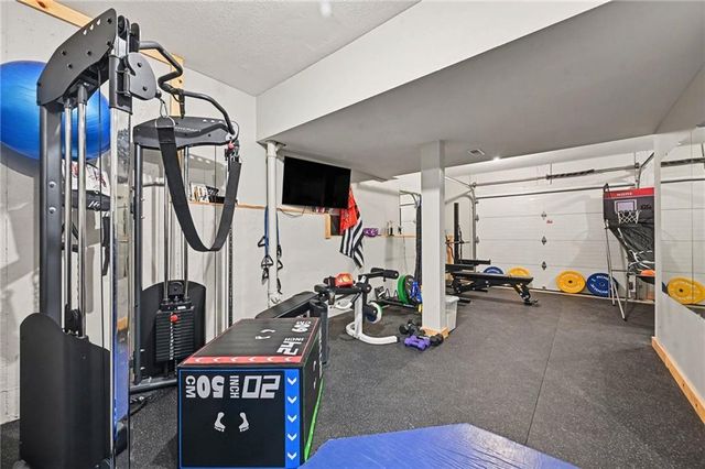 18301 Belinda Drive, Smithville, MO 64089